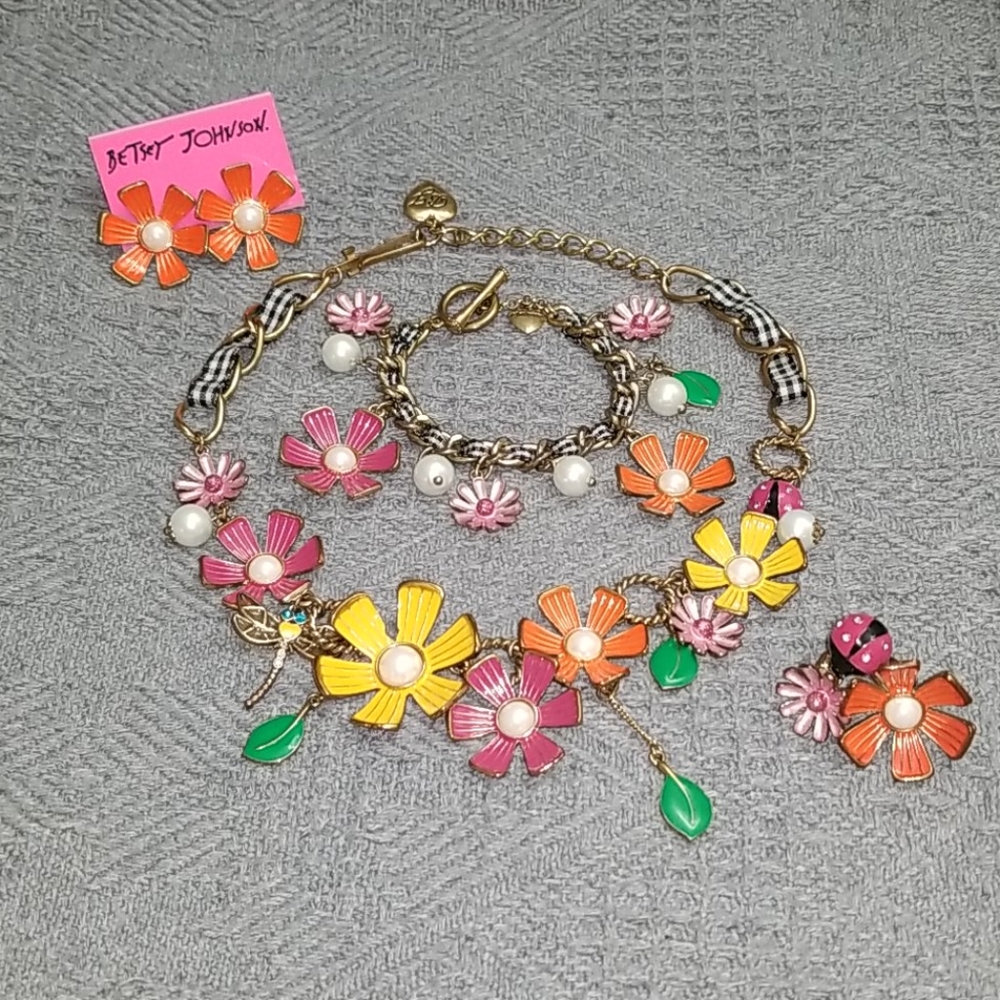 Betsey Johnson FLOWER GARDEN NECKLACE SET